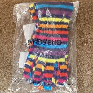 NWT - girl’s lands’ end fleece gloves - New - never worn